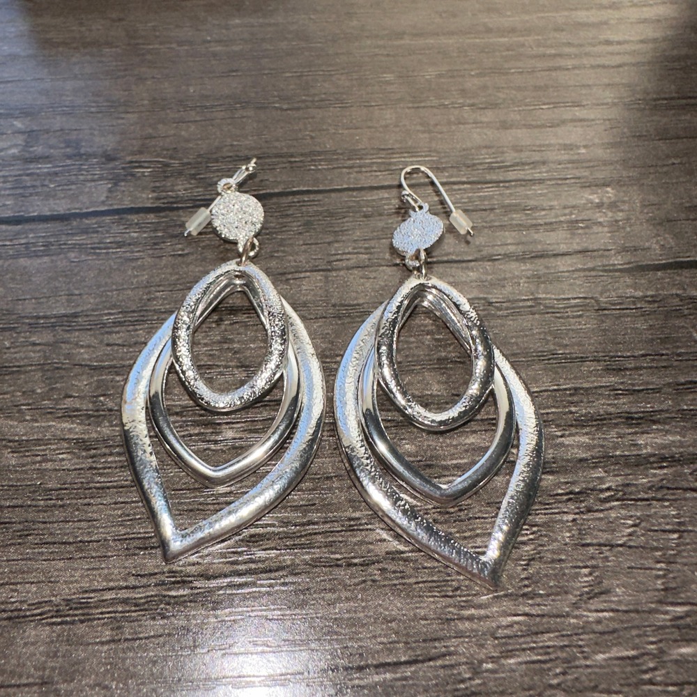 Avon Double Luxe Loop Drop Earrings 2016 *FLAW*